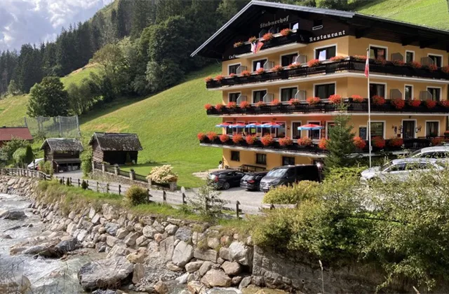 Hotel v rakouských Alpách - ilustrační foto